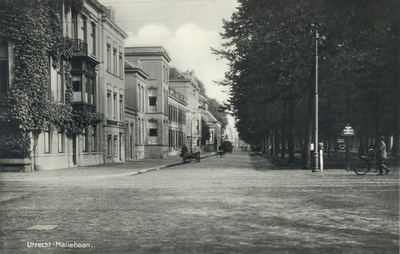 827 Gezicht in de Maliebaan te Utrecht met (links) het huis nr. 30.